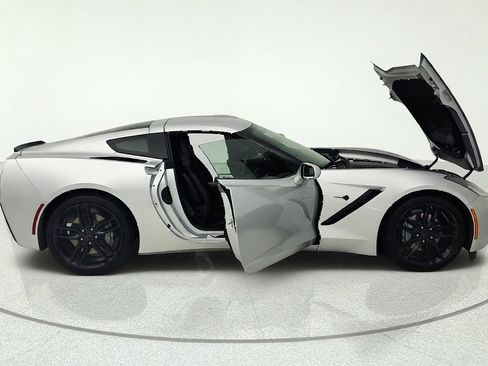 Certified 2019 Chevrolet Corvette Stingray Coupe w/ Carbon Flash Badge Package RWD image 31