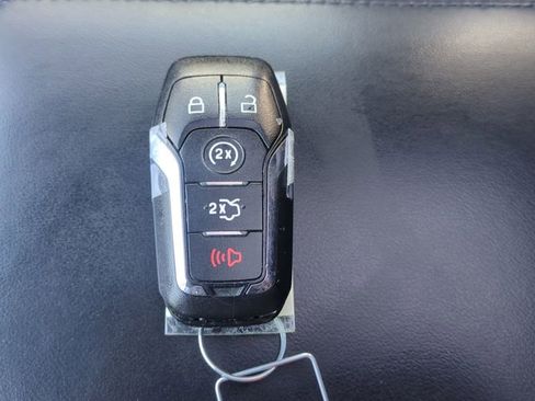 Used 2016 Lincoln MKX Reserve w/ Cargo Utility Package FWD image 29