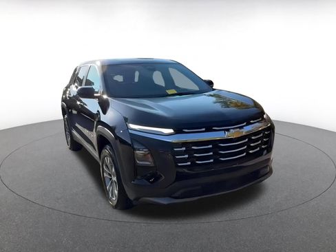 Used 2025 Chevrolet Equinox LT image 3