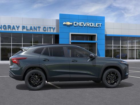 New 2026 Chevrolet Trax LT w/ Driver Confidence Package FWD image 5