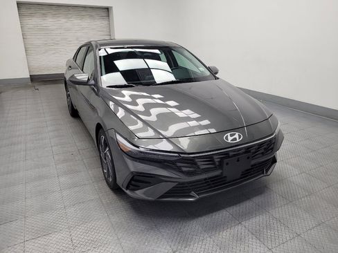 Used 2025 Hyundai Elantra SEL FWD image 14