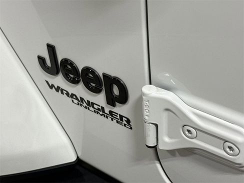 Used 2021 Jeep Wrangler Unlimited Sahara image 27