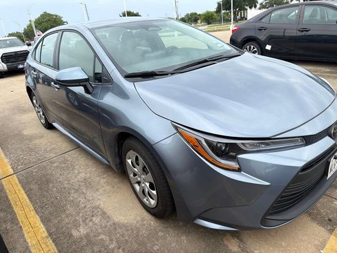 Used 2025 Toyota Corolla LE FWD image 6