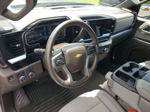 Used 2024 Chevrolet Silverado 1500 LT w/ Safety Package AWD/4WD image 6