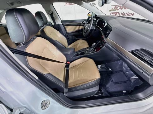 Used 2020 Volkswagen Jetta SEL Premium FWD image 29