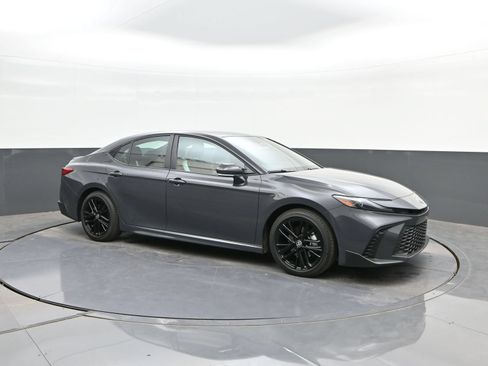 Used 2026 Toyota Camry SE FWD image 15