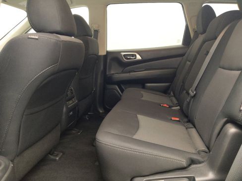 Used 2019 Nissan Pathfinder SV AWD/4WD image 18