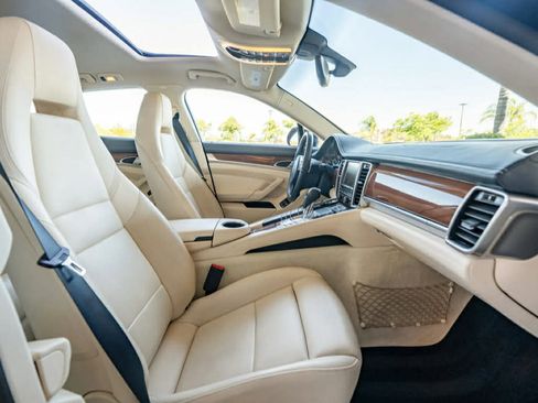 Used 2011 Porsche Panamera 4S image 12