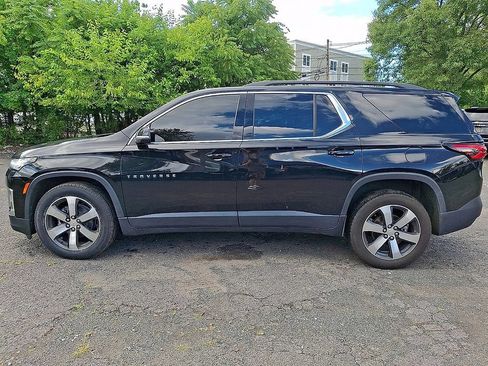 Certified 2023 Chevrolet Traverse LT w/ LT Premium Package AWD/4WD image 4