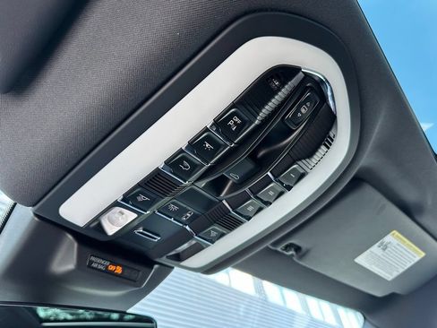 Certified 2026 Porsche Macan AWD/4WD image 35