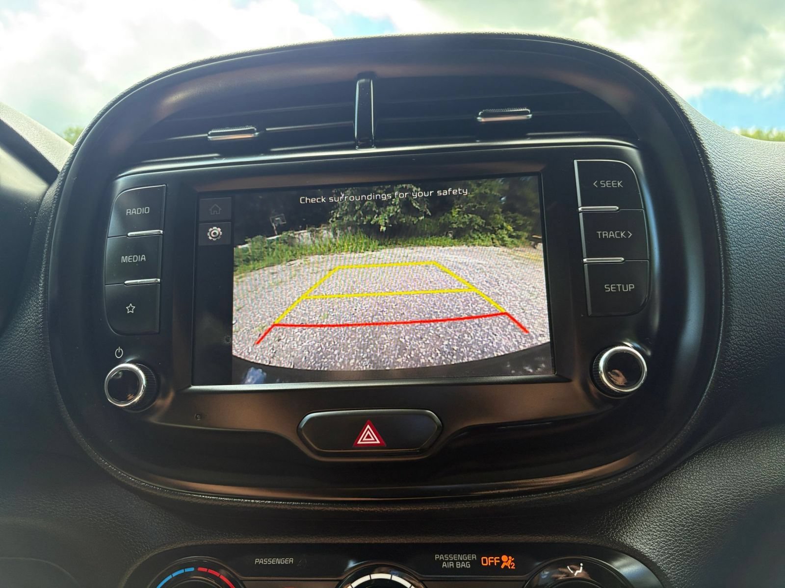Used 2025 Kia Soul LX w/ LX Technology Package FWD image 19