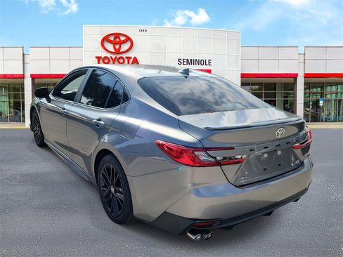 Used 2025 Toyota Camry SE image 4