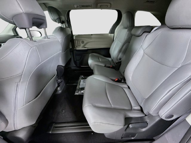 Certified 2024 Toyota Sienna XLE FWD image 26