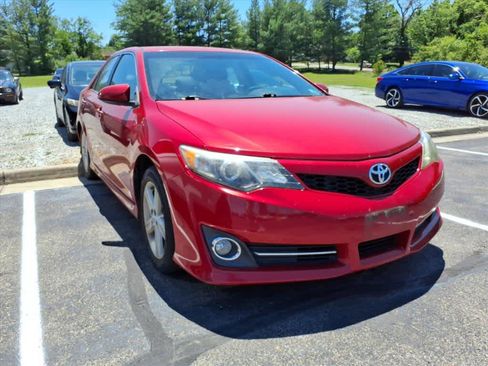 Used 2012 Toyota Camry SE FWD image 11