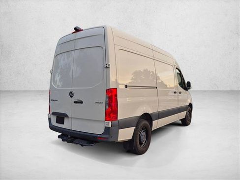 Used 2024 Mercedes-Benz Sprinter 2500 image 5