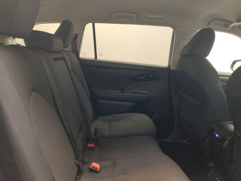 Used 2021 Toyota Highlander LE FWD image 19