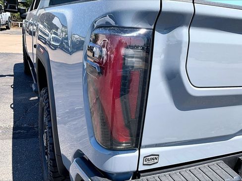 Used 2025 GMC Sierra 2500 AT4 w/ AT4 Premium Plus Package AWD/4WD image 33