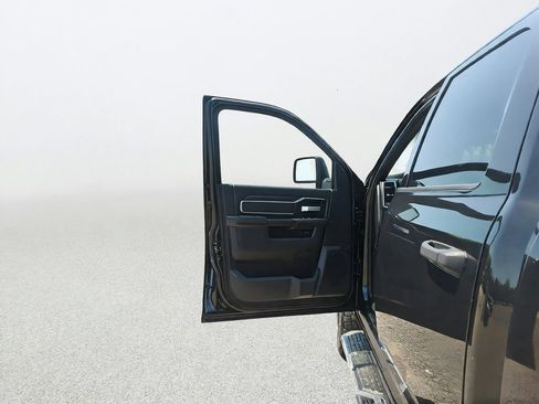 Used 2024 RAM 2500 Big Horn AWD/4WD image 15