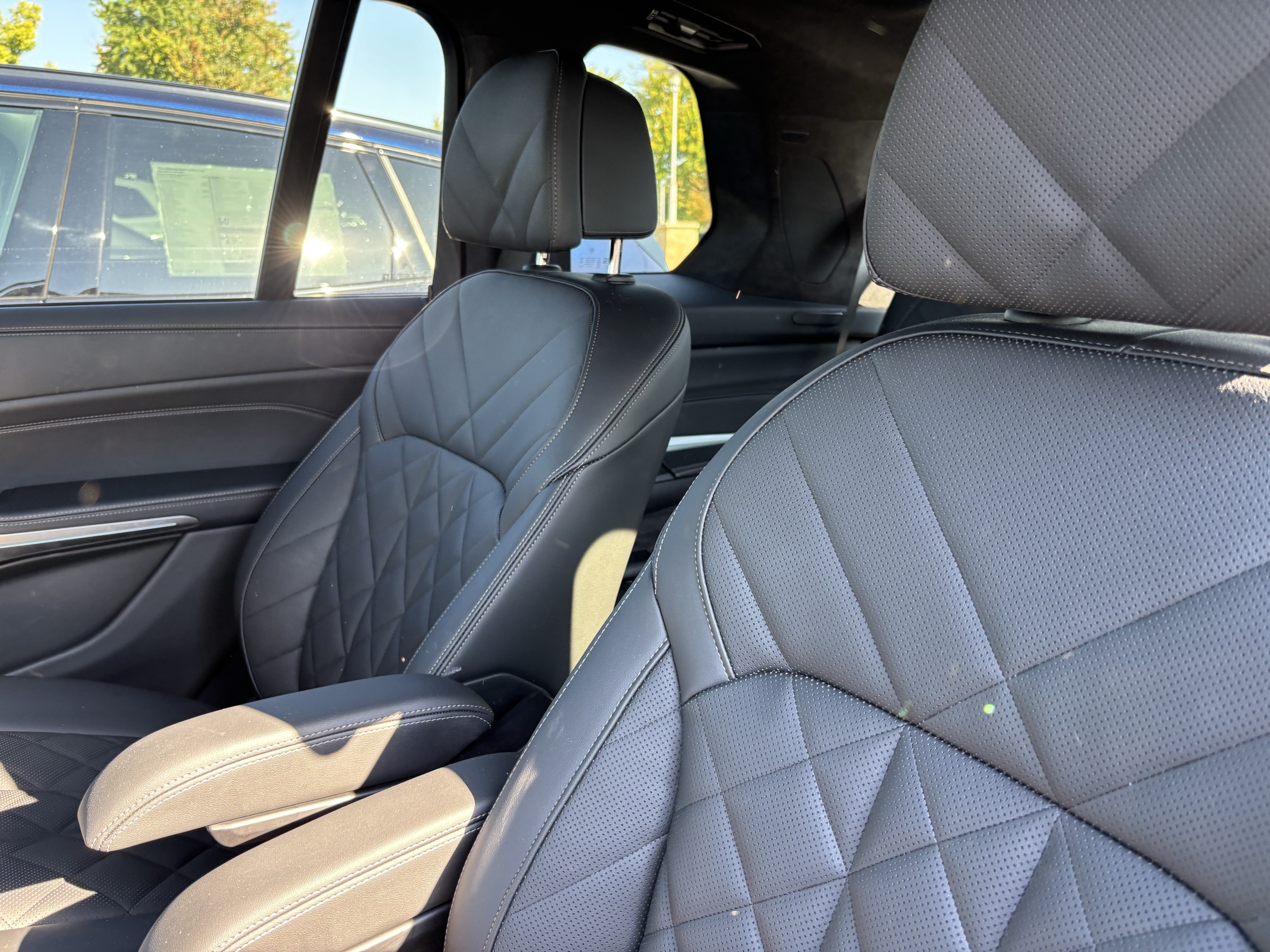Certified 2025 BMW X7 xDrive40i w/ M Sport Package AWD/4WD image 33