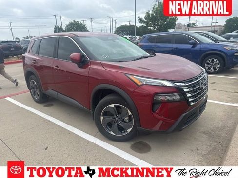 Used 2025 Nissan Rogue SV image 1