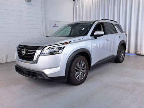 Used 2023 Nissan Pathfinder SV FWD image 2