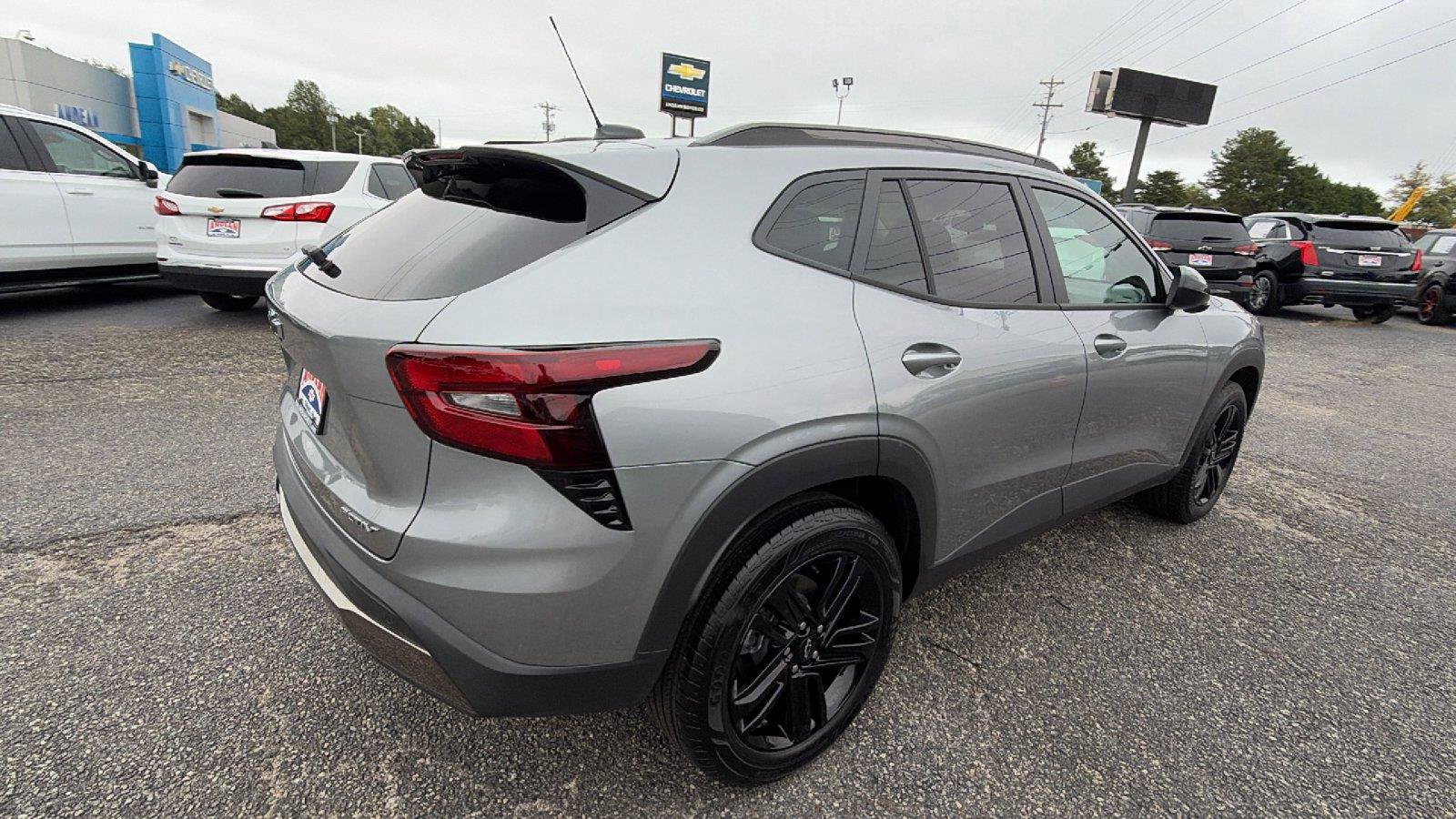 New 2026 Chevrolet Trax ACTIV w/ Sunroof Package FWD image 9