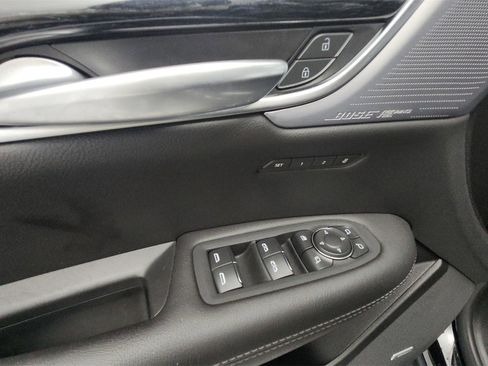 Used 2025 Cadillac XT5 Premium Luxury image 13