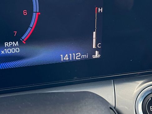 Used 2025 Chevrolet Trax LT image 40