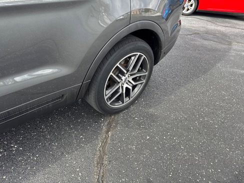 Used 2019 Ford Explorer Sport image 11