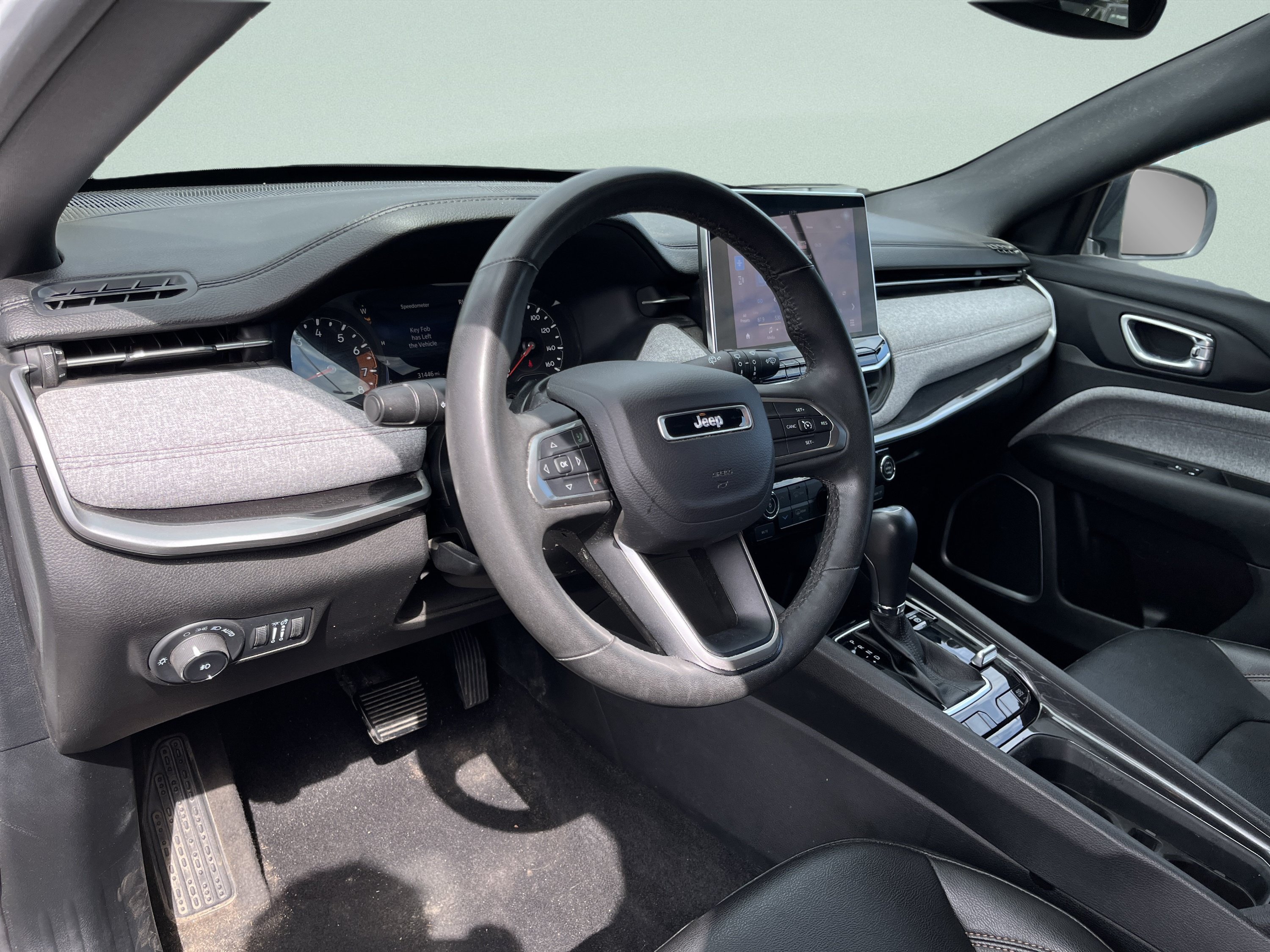 Used 2024 Jeep Compass Latitude AWD/4WD image 16