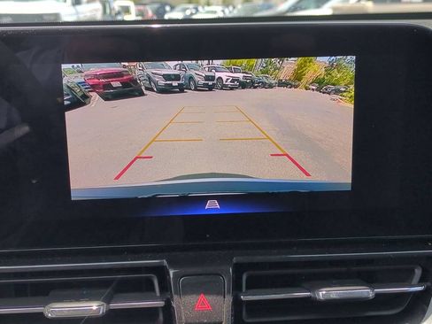 Used 2025 Chevrolet TrailBlazer LT AWD/4WD image 17