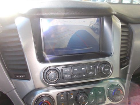 Used 2018 Chevrolet Suburban LT image 23