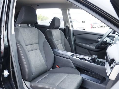 Used 2024 Nissan Rogue SV AWD/4WD image 17