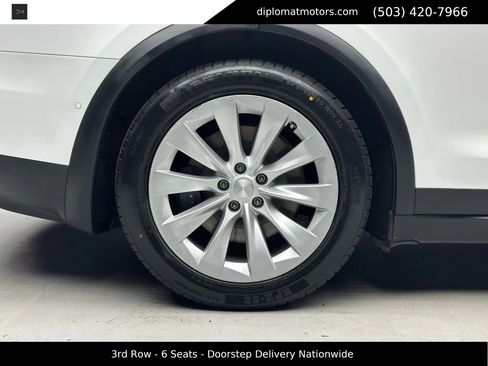 Used 2018 Tesla Model X 75D image 39