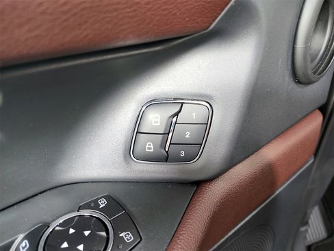 Used 2024 Ford Expedition Limited image 21