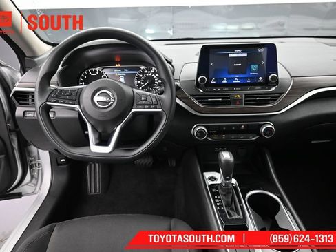 Used 2024 Nissan Altima 2.5 SV AWD/4WD image 11