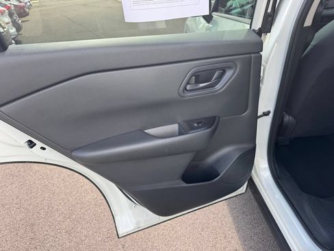 Used 2024 Nissan Rogue S AWD/4WD image 13