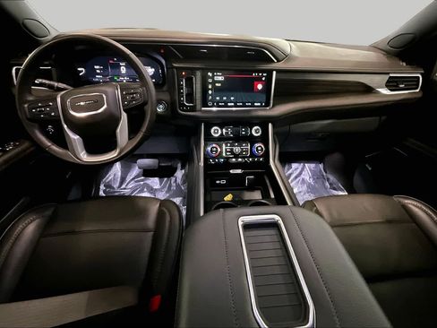 Used 2024 GMC Yukon Denali AWD/4WD image 16