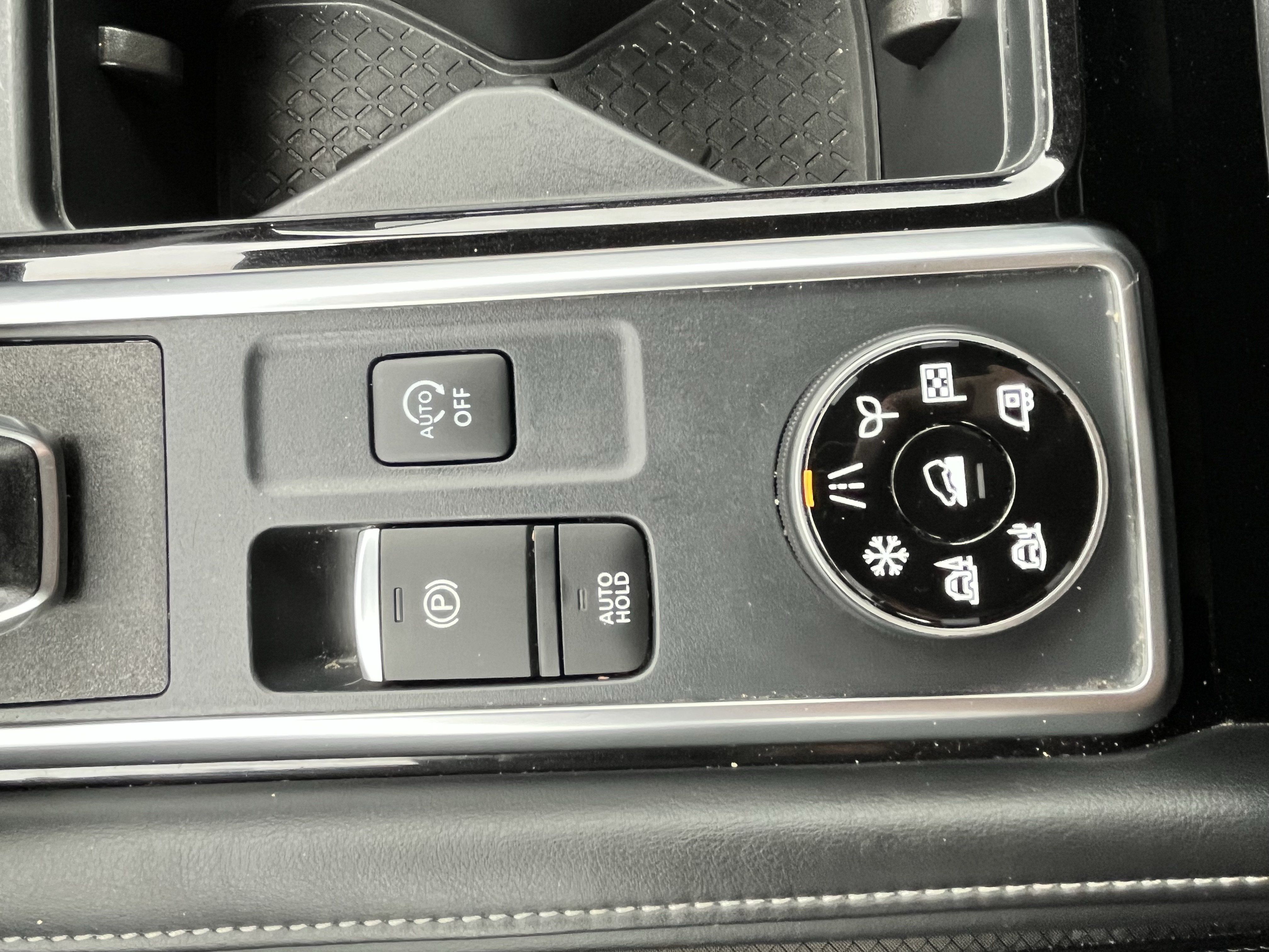 Used 2025 Nissan Pathfinder SL AWD/4WD image 27