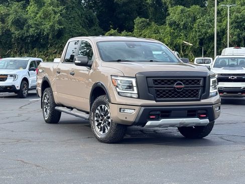 Used 2022 Nissan Titan PRO-4X w/ Pro-4x Convenience Package AWD/4WD image 1