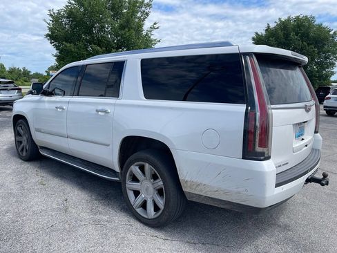 Used 2019 Cadillac Escalade ESV Luxury AWD/4WD image 4