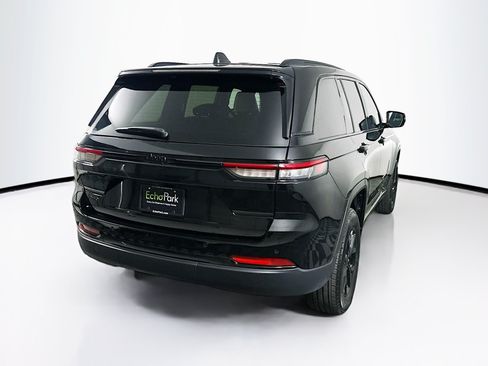 Used 2025 Jeep Grand Cherokee Altitude AWD/4WD image 9
