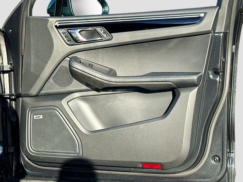 Used 2022 Porsche Macan image 34