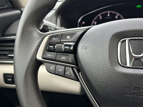 Used 2018 Honda Accord EX image 21