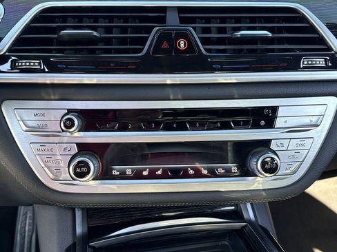 Used 2022 BMW 740i 740i w/ M Sport Package image 8