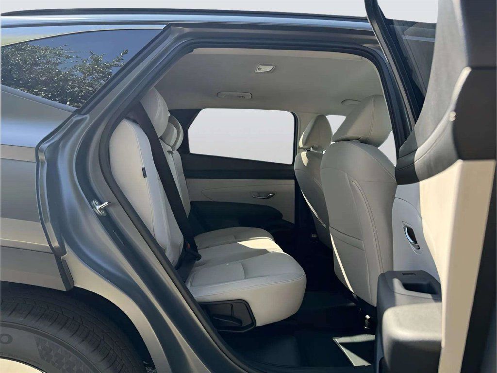 Used 2025 Hyundai Tucson SEL FWD image 19