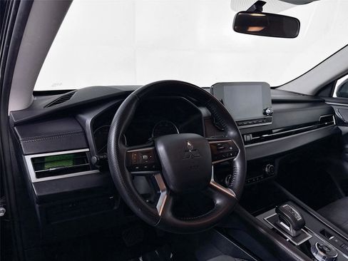 Used 2024 Mitsubishi Outlander SE image 7