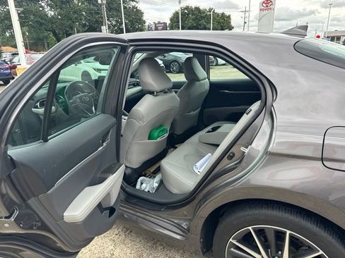Used 2023 Toyota Camry XLE FWD image 11