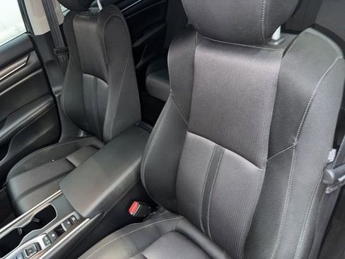 Used 2019 Honda Accord EX image 10