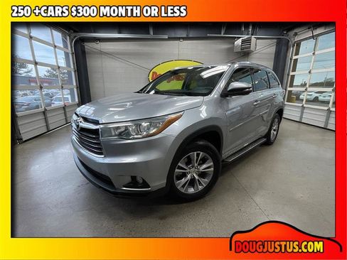 Used 2015 Toyota Highlander XLE image 1